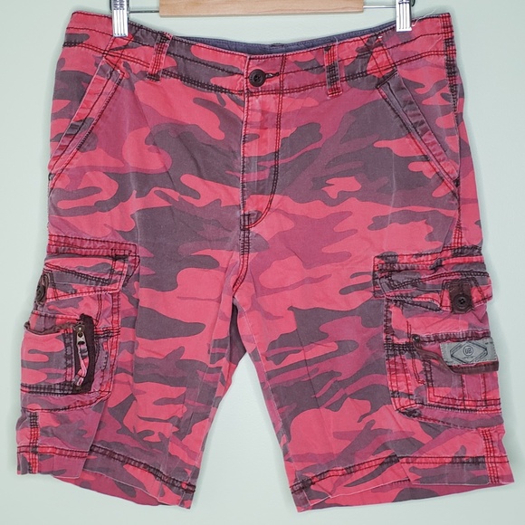 red camo cargo shorts